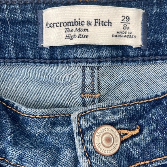 Abercrombie & Fitch The Mom High Rise Jean Size 29/8R - Picture 4 of 4